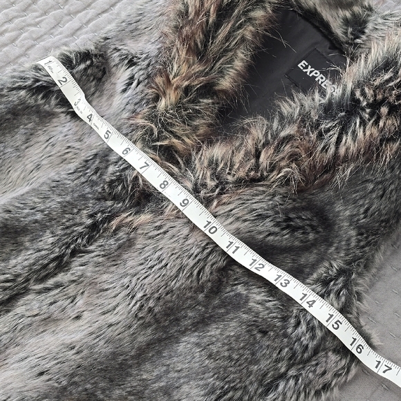 Express Faux Fur Vest - Gray - Picture 10 of 11